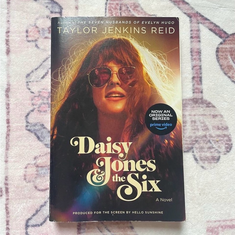 Daisy Jones & the Six Paperback Novel - Black Cover